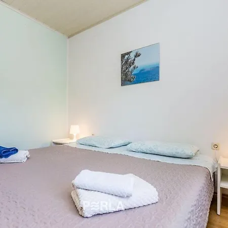 فندق With Pool Near فربنيك