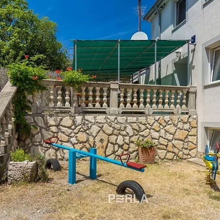 With Pool Near فندق 4*