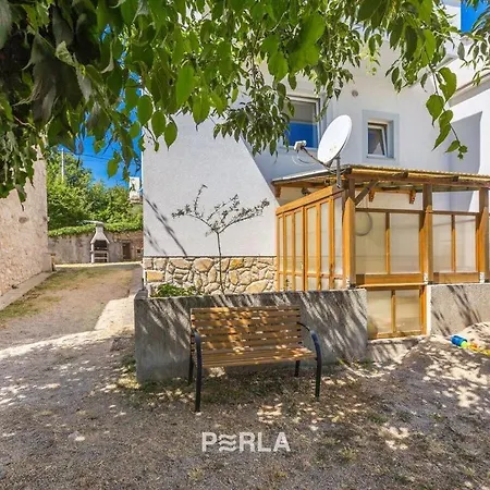 فندق With Pool Near فربنيك