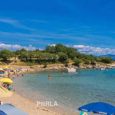 With Pool Near فندق